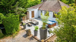 Bramblewood - Cosy chic, hot tub, close to beach